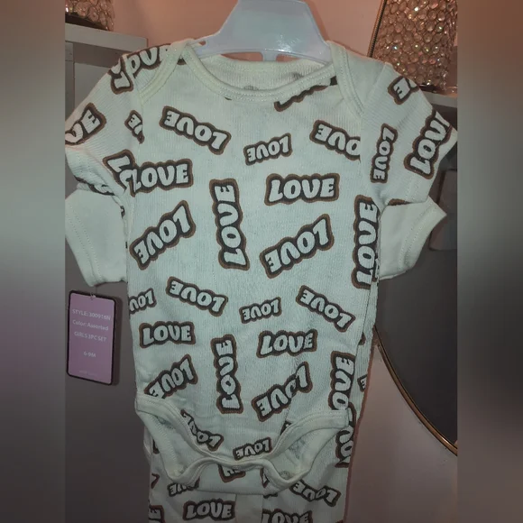 Love-Themed Cream Baby 3 Pack Outfit - Picture 7 of 7